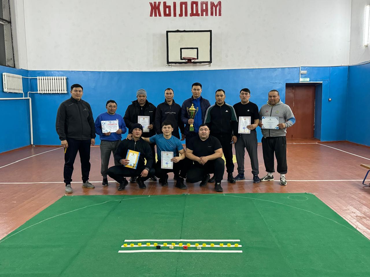 Мекеме қызметкерлері арасында асықтан жарыс өтті