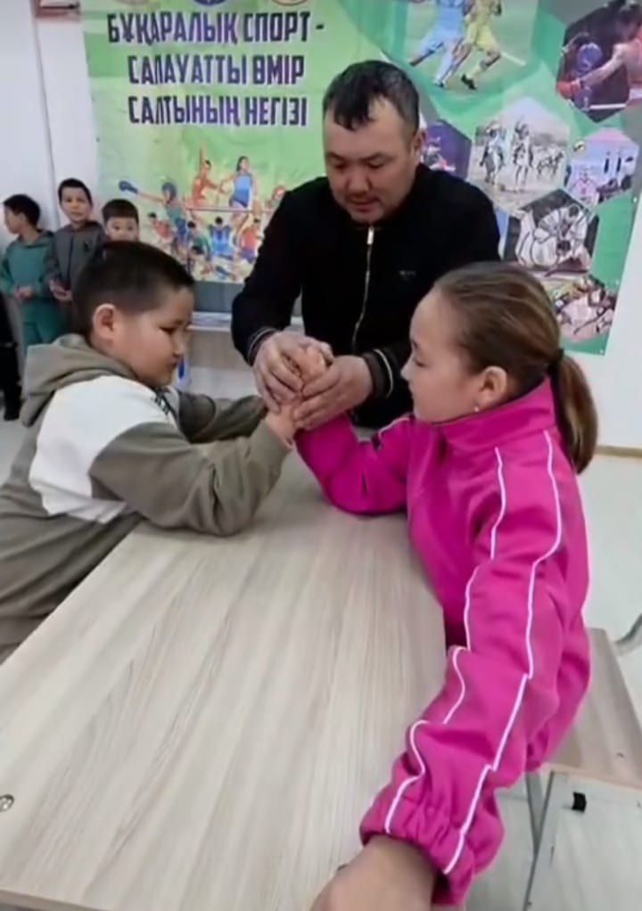 2026 жылдың 19 ақпан күні Жетісу облысы Алакөл ауданы Ақжар ауылдық округінде жасөспірімдер арасында қол күресі жарысы ұйымдастырылды.