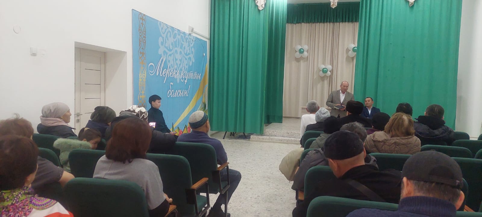 Қарабұлақ ауылдық округінің әкімі Шымыр ауылының тұрғындарымен кездесуін өткізді.