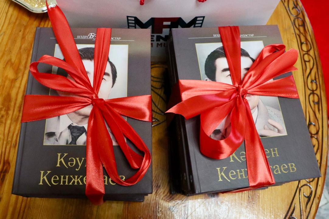 Редкие киноафиши и премьеры показов: в Алматы открылась юбилейная выставка о мастерах кино