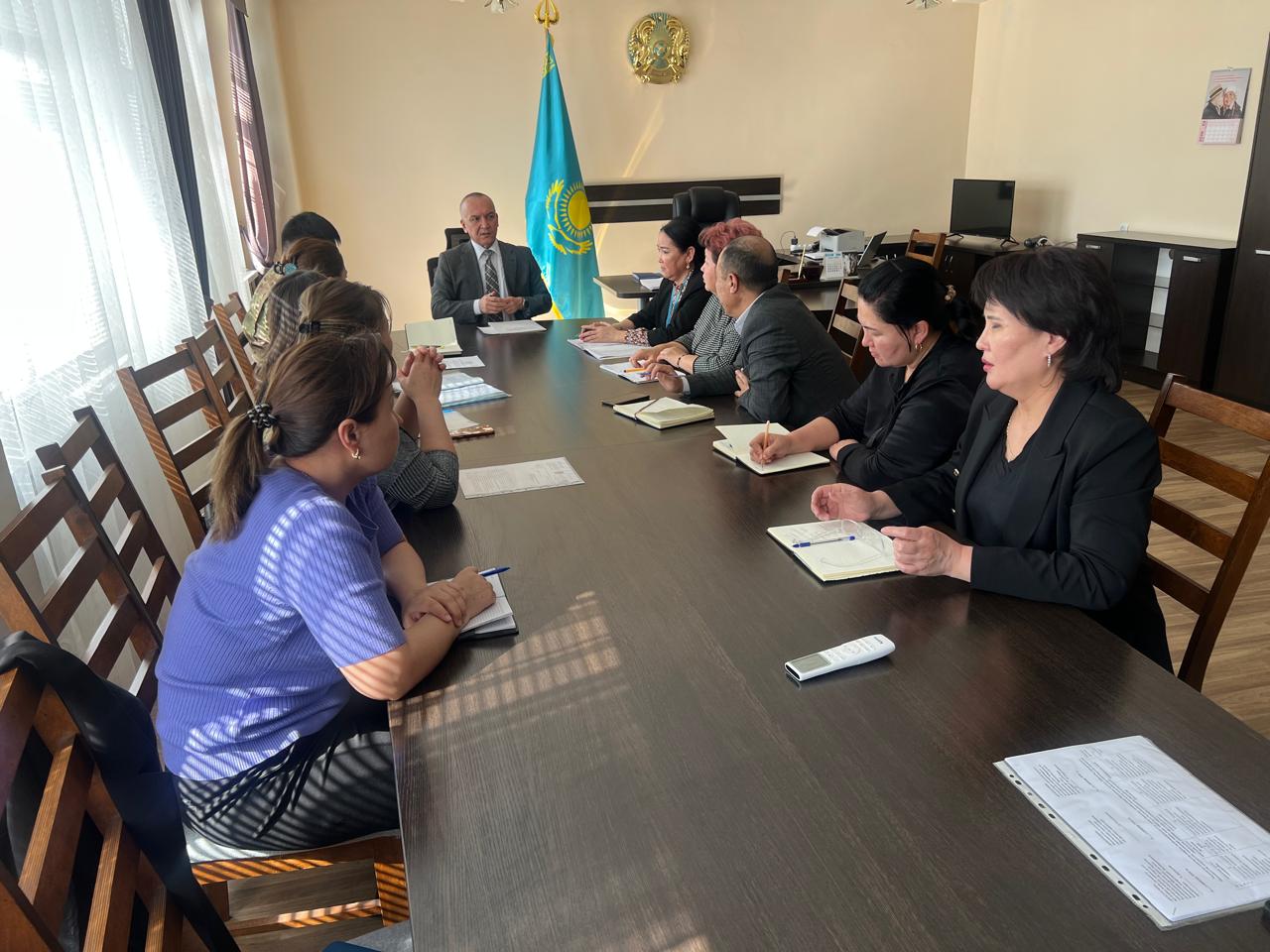Шымкент қаласының қорғаныс істері жөніндегі департаментінің қызметкерлерімен дөңгелек үстел