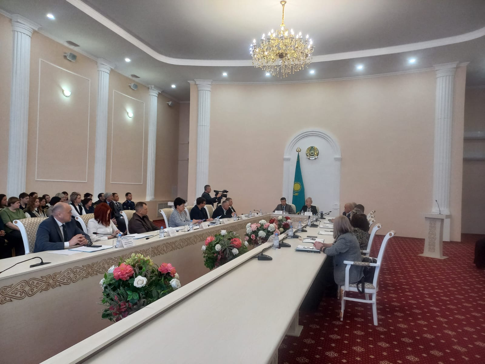 Көпшіліктік тыңдаулар