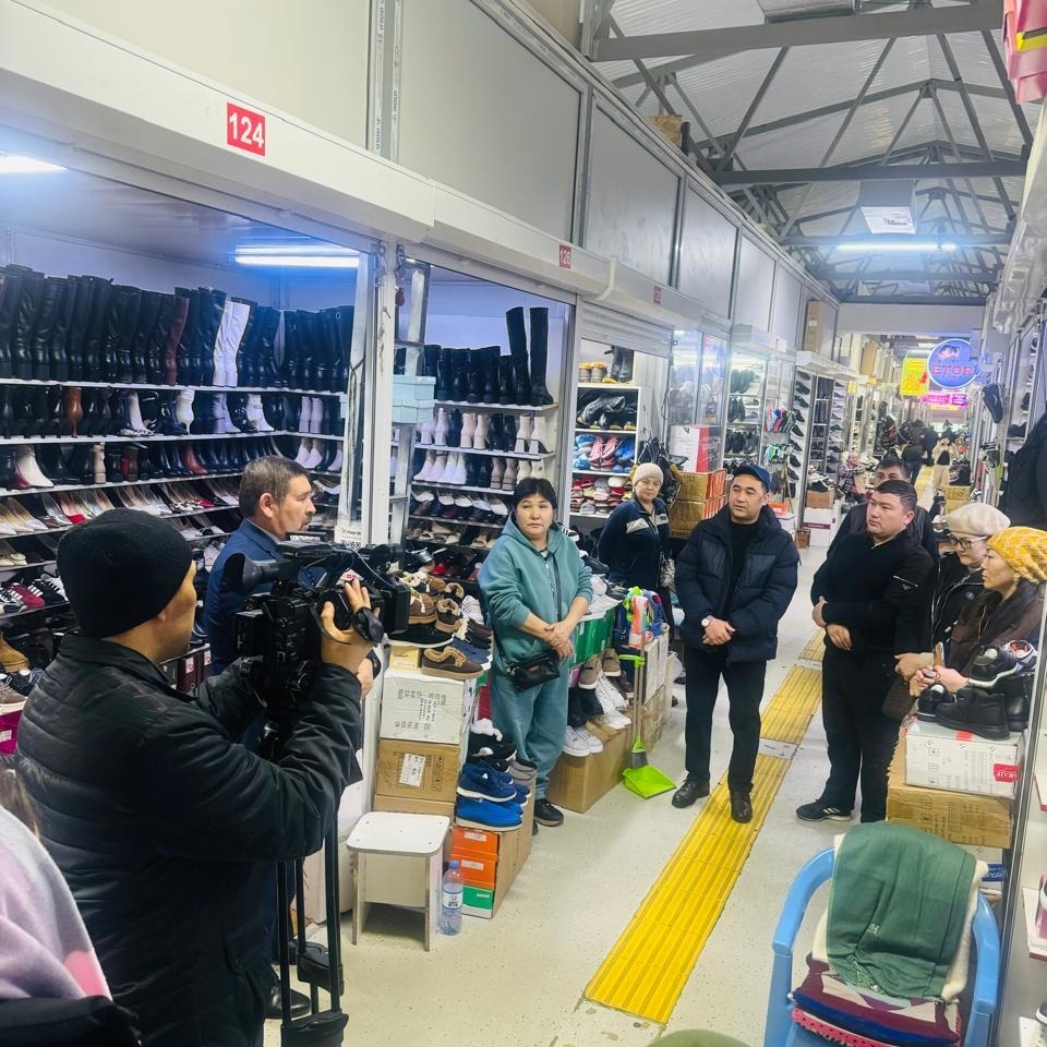 ШЫМКЕНТТЕГІ «АЛАШ» БАЗАРЫНДА ЖАҢА КОНСТИТУЦИЯ ЖОБАСЫ ТҮСІНДІРІЛДІ