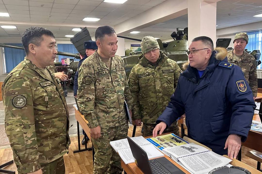 Қорғаныс министрінің орынбасары Алматы гарнизонының әскери нысандарын тексерді