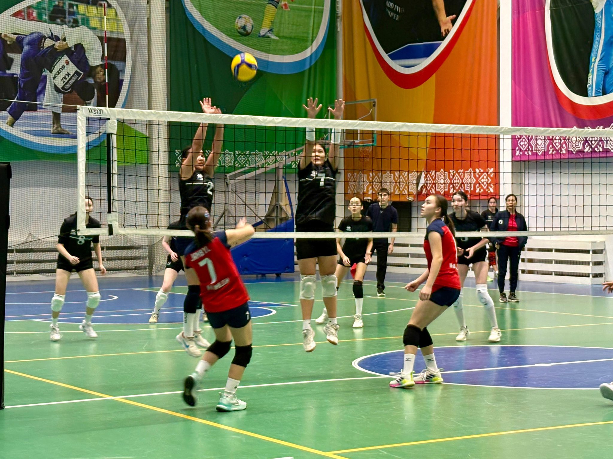 ОКТЯБРЬ ЖАРЫЛҚАПОВТЫ ЕСКЕ АЛУҒА АРНАЛҒАН ВОЛЕЙБОЛДАН ТУРНИР БАСТАЛДЫ