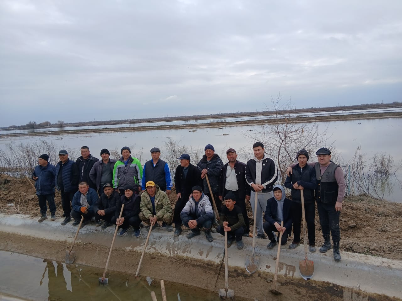 МАҚТААРАЛДА АУЫЛ ТҰРҒЫНДАРЫ 1000 ТҮП ТҰТ АҒАШЫН ОТЫРҒЫЗДЫ