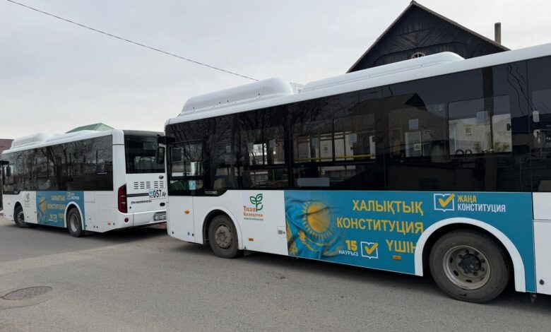 Қазақстанда автобустар жаңа Конституция жобасы туралы ақпарат тарату алаңына айналды