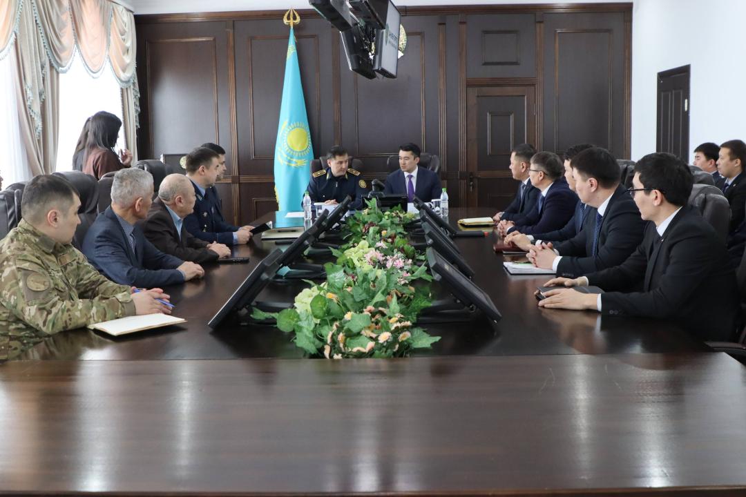 ОБЛЫСТЫҚ ПОЛИЦИЯ ДЕПАРТАМЕНТІНІҢ БАСШЫСЫ ҚАЙЫРКЕН ӘЛИЕВ ЖҰМЫС САПАРЫМЕН ХРОМТАУ АУДАНЫНА КЕЛДІ