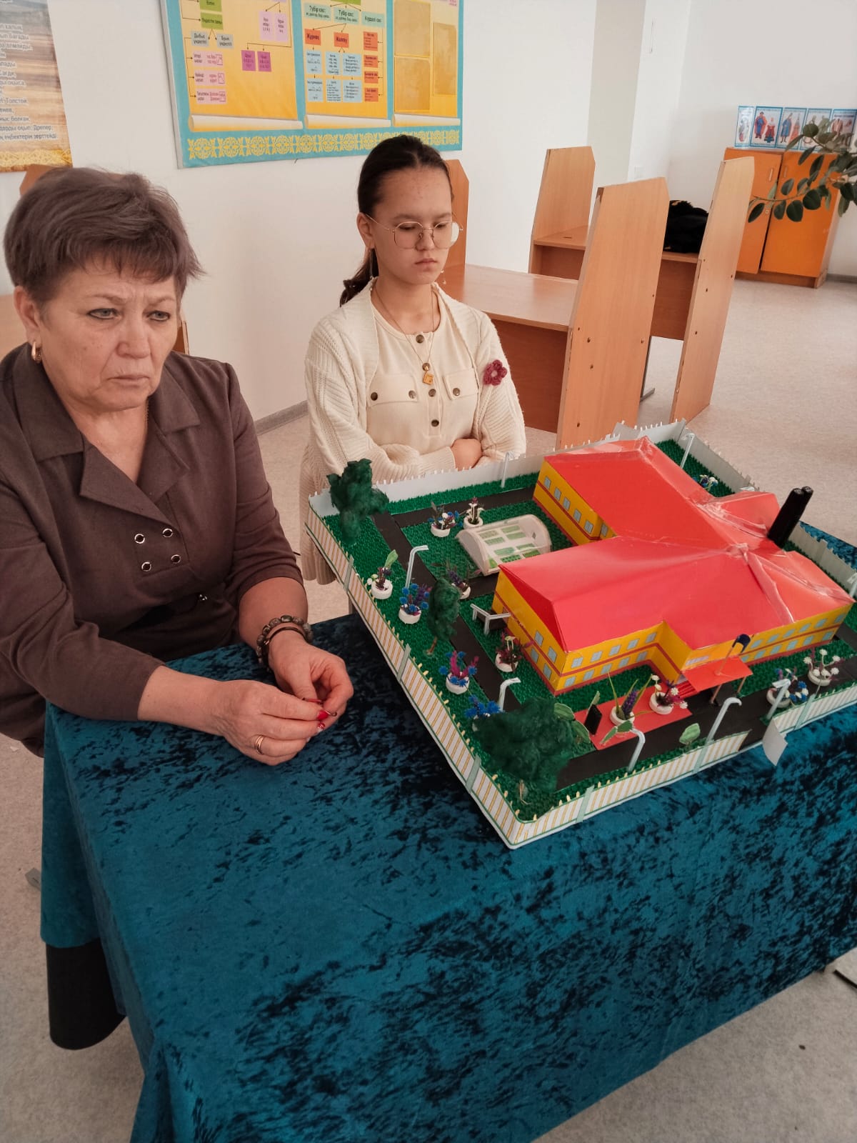 Жас дизайнерлер ауыл мектебін түрлендіреді.