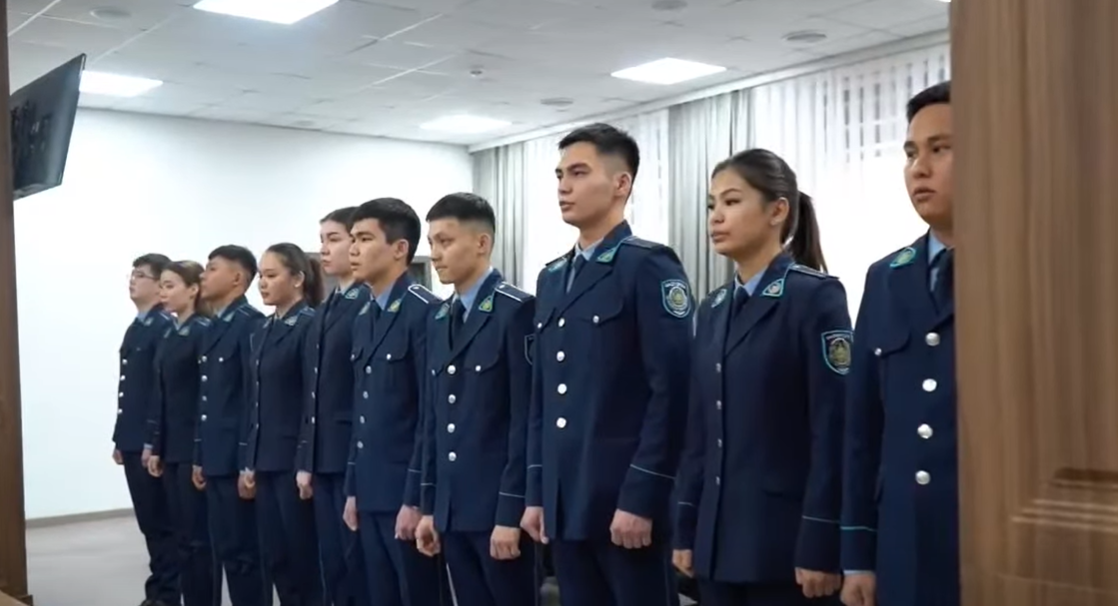 Выпускные курсанты приступили к прохождению преддипломной практики в подразделениях полиции Атырауской области