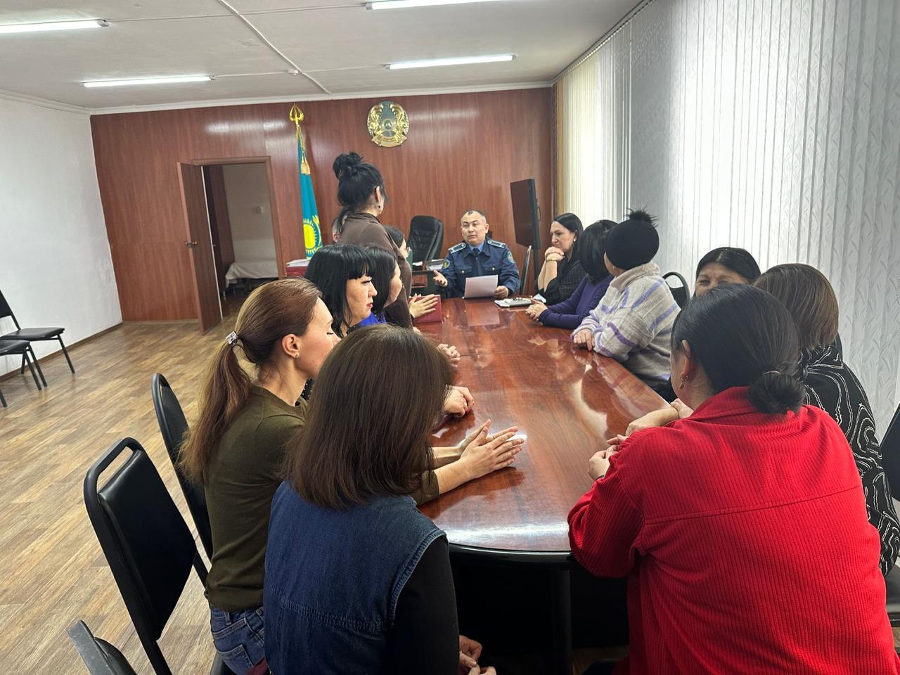 №44 мекемесінде жаңа Конституция жобасы мен «Республикалық референдум туралы» Заң нормаларын қосымша зерделеу жүргізілді