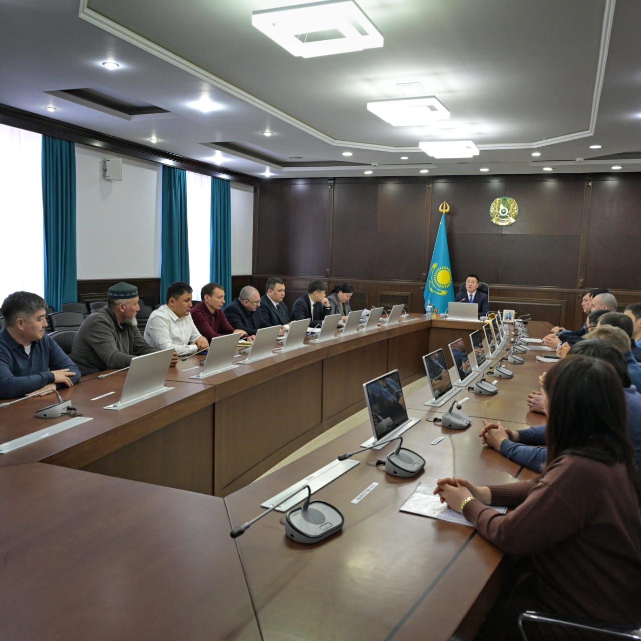 Облыс әкімі өңірдің ауыл шаруашылығы тауарын өндірушілерімен кездесу өткізіп, биылғы көктемгі дала жұмыстарына дайындық мәселелерін талқылады