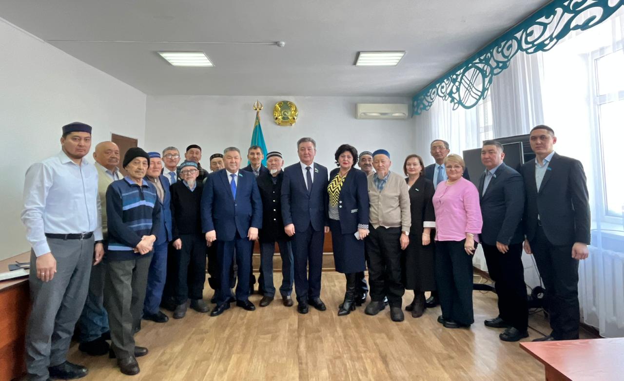 Конституция жобасын түсіндіру бойынша кездесулер жалғасуда