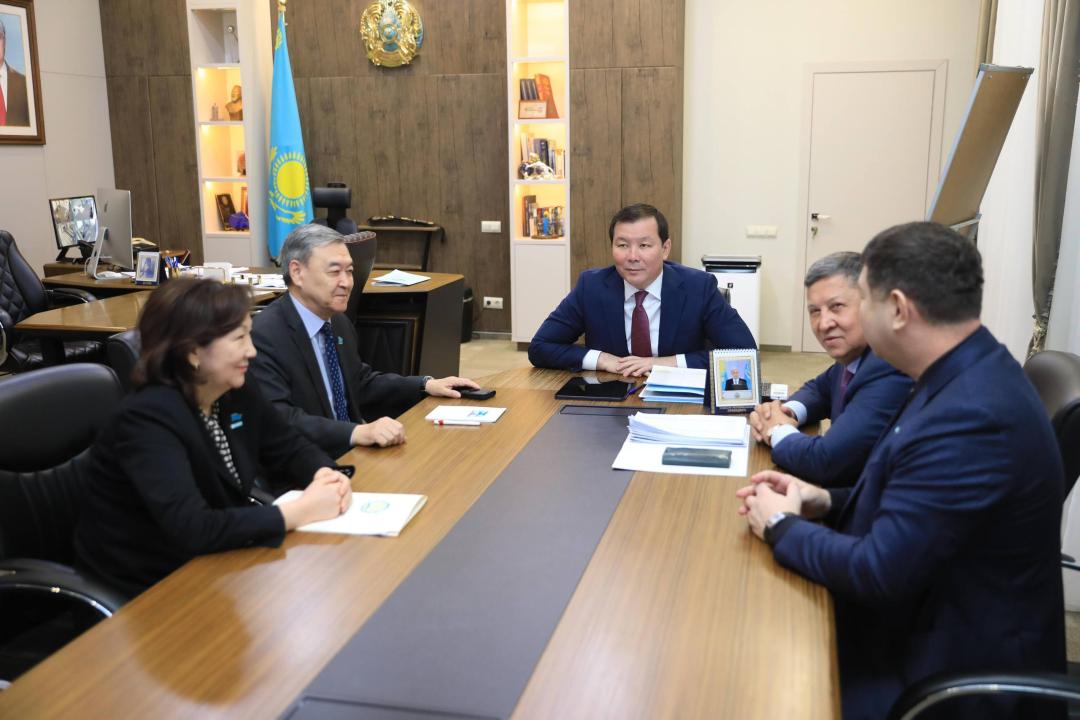 Аймақ басшысы сенаторларды қабылдады