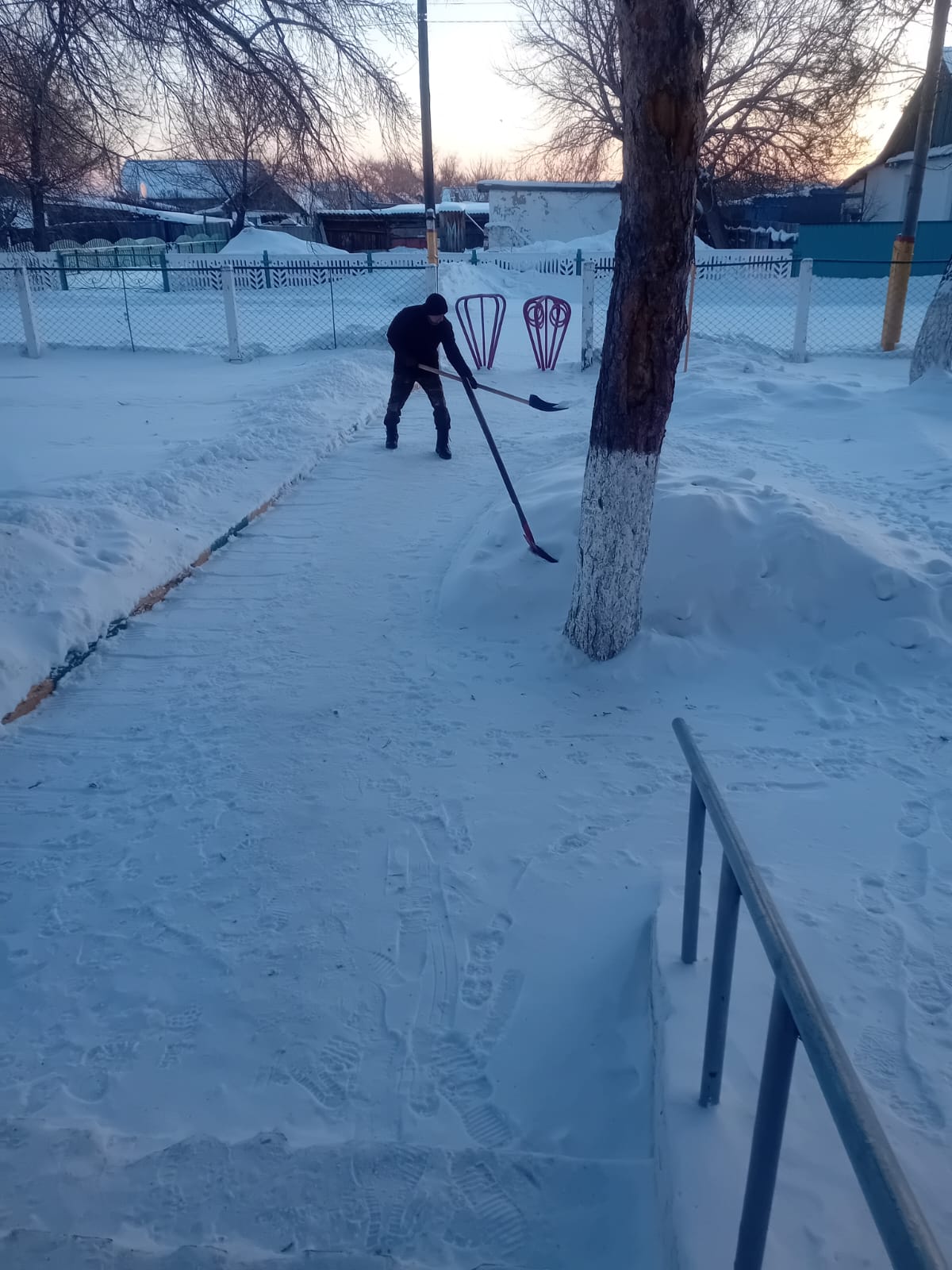 Очистка территории от снега