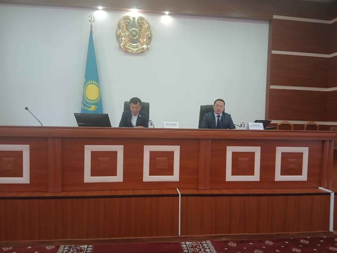 Сарысу аудандық мәслихатының кезектен тыс сессиясы өтті