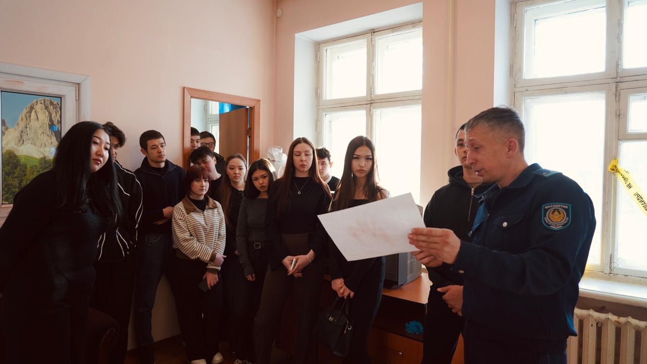 Один день в ОКУ: в ВКО студенты познакомились с криминалистической службой