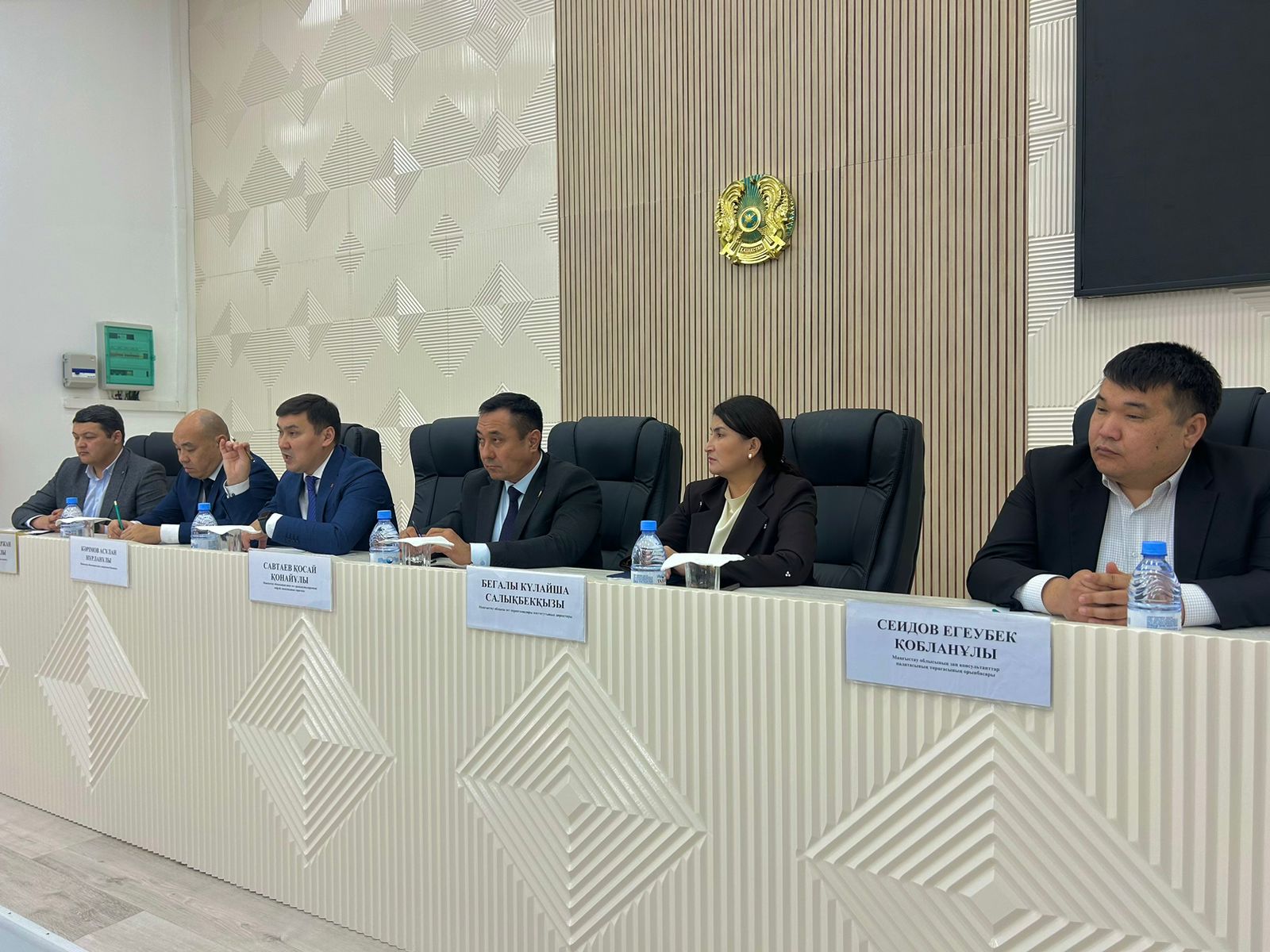 Әділет басқармасының қызметкерлері ауыл тұрғындарымен кездесті.