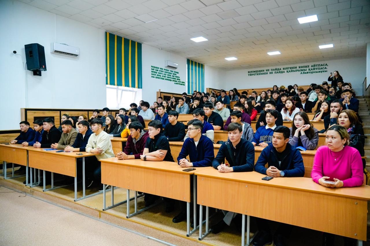 «Закон и порядок»: столичным студентам показали учебный судебный процесс о сталкинге