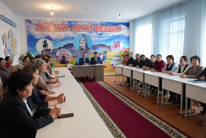 О.Жандосов атындағы орта мектеп ұжымымен Конституция жобасын түсіндіру бойынша кездесу өтті