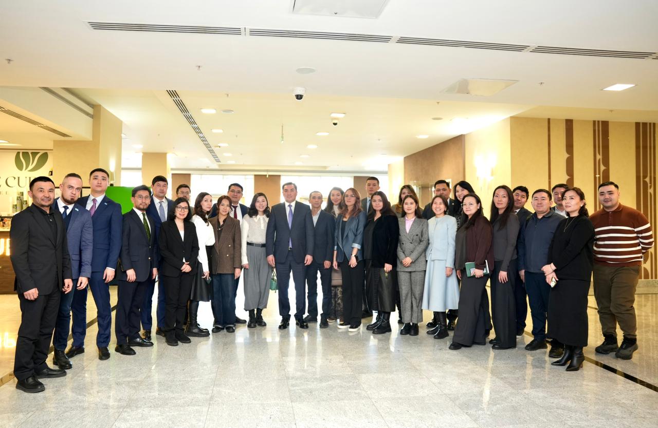 Популизмсіз энергетика: Ерлан Ақкенженов аналитиктермен саланың нақты сын-қатерлерін талқылады