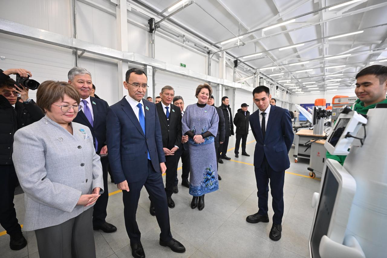 Сенат төрағасы университеттің ғылыми-инновациялық жобаларымен танысты