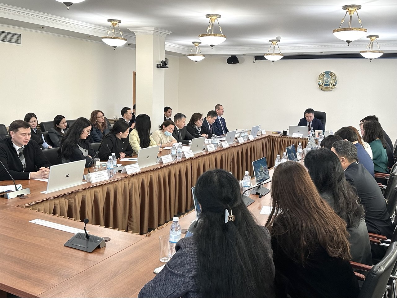 Еңбекминінде Сенаттың «Талдау мектебі – Школа аналитики» жобасының сарапшыларымен Инклюзивті саясат тұжырымдамасын іске асыру мәселелері талқыланды