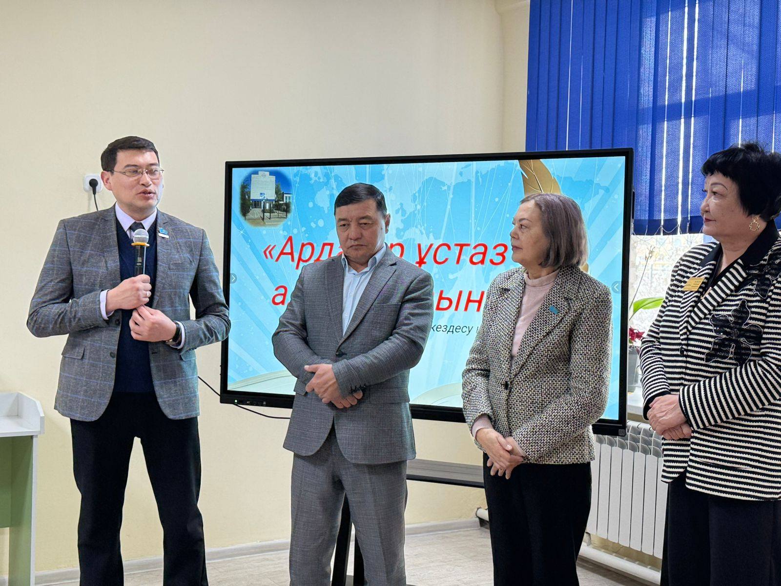 Хан Ордасы ауылының тұрғындарымен кездесу