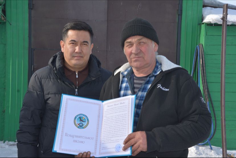 Округ әкімі Б.Сүгіралиев Софиевка ауылының еңбегі сіңген тұрғындарын құттықтады.