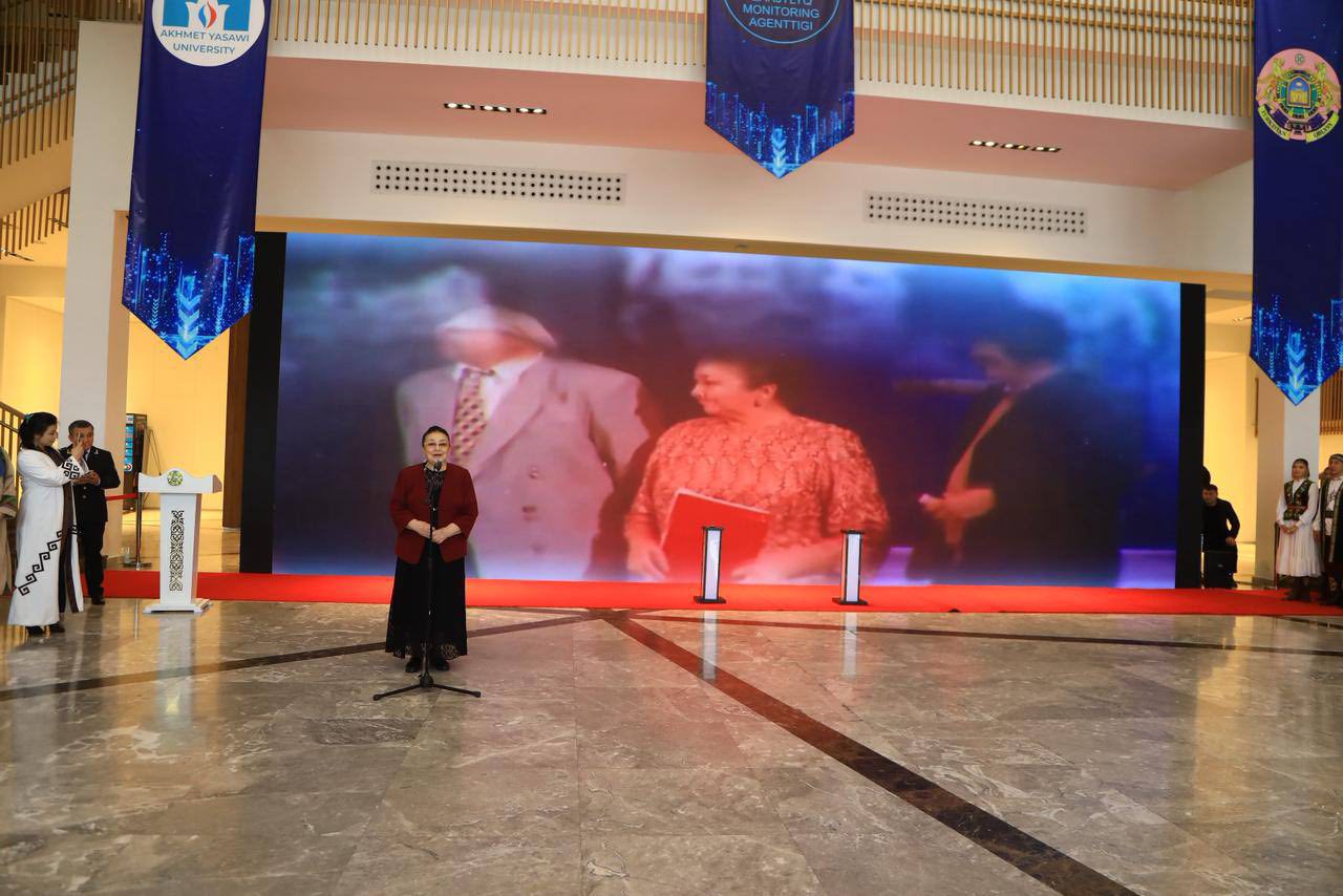 ҚЫЗ ЖІБЕК РӨЛІН СОМДАҒАН ДАҢҚТЫ АКТРИСА МЕРУЕРТ ӨТЕКЕШОВА ТҮРКІСТАНҒА КЕЛДІ