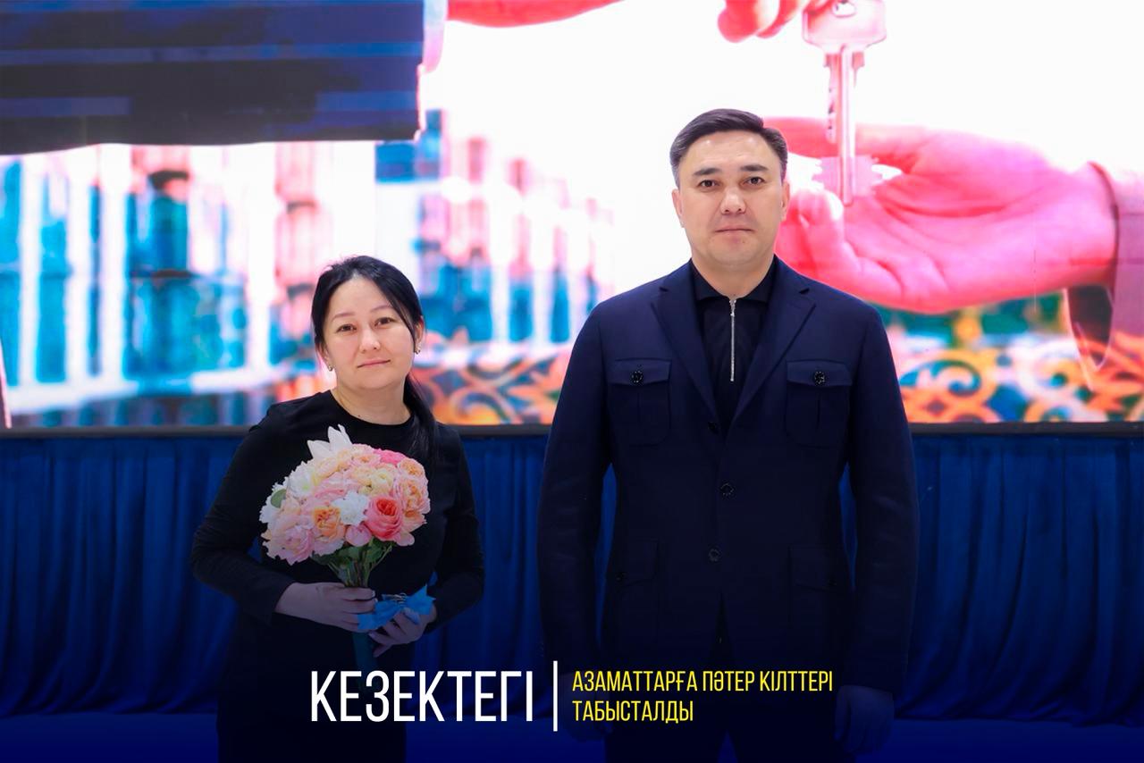 ГРАЖДАНАМ, СОСТОЯЩИМ В ОЧЕРЕДИ, ВРУЧЕНЫ КЛЮЧИ ОТ КВАРТИР