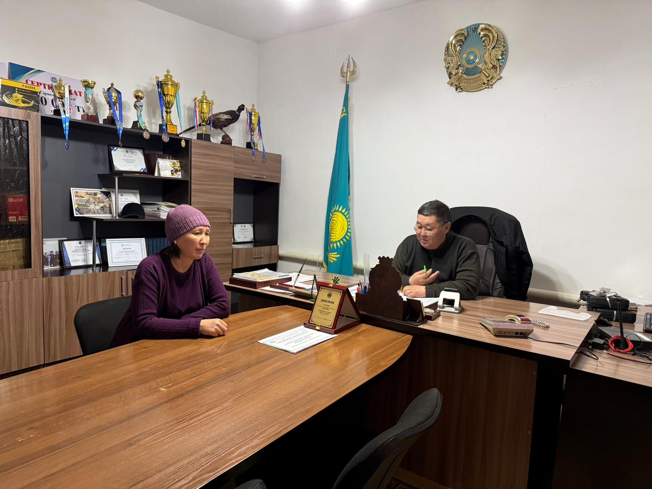 🔹Жарлыөзек ауылдық округінің әкімі  Самат Таңатарұлы ауыл тұрғындарымен жеке қабылдау өткізді.