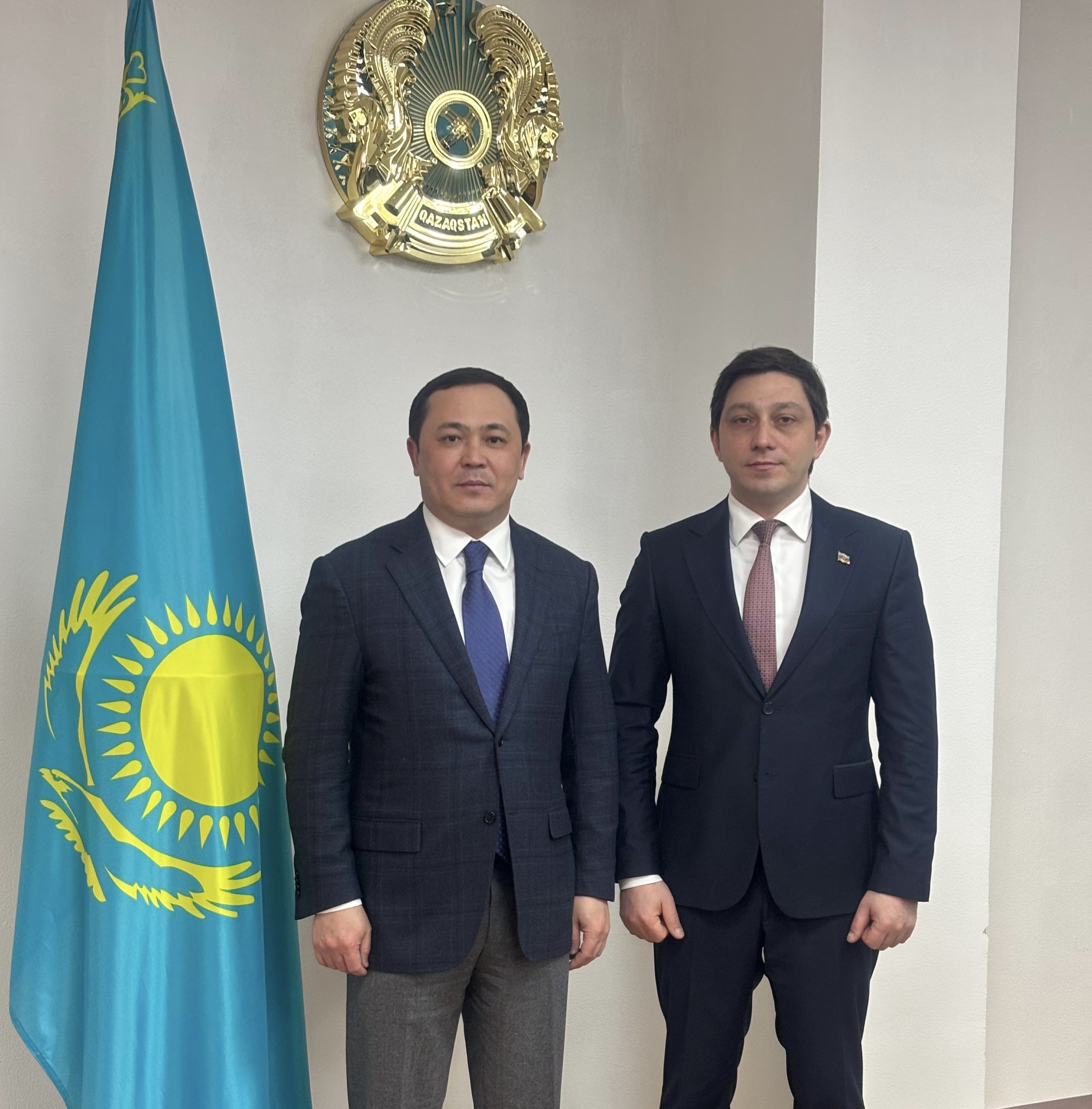 Әзербайжан Республикасы Елшілігінің Алматы қаласындағы Өкілдік басшысымен кездесу