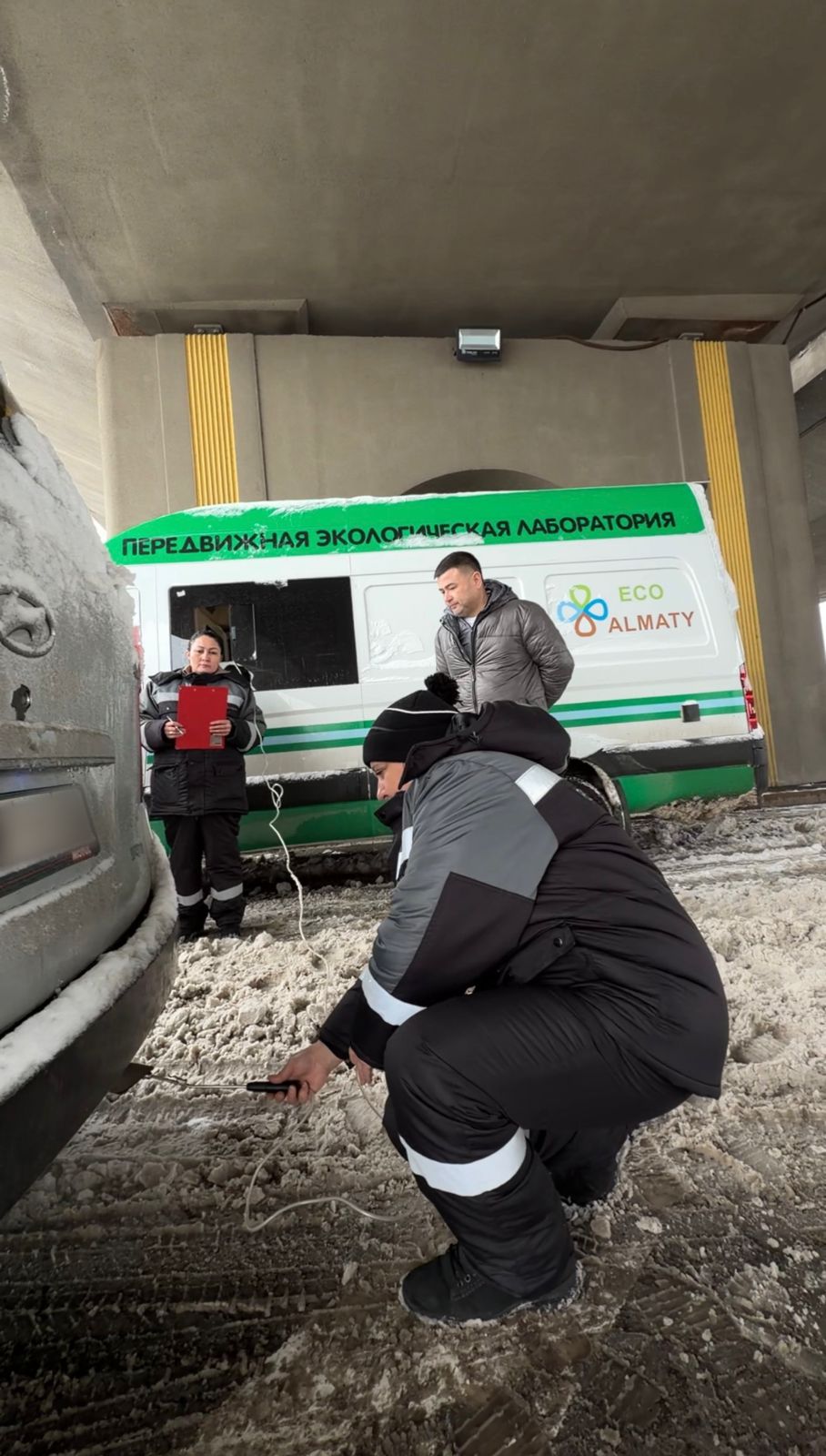 Проверки автомобилей в Алматы выявили сотни нарушений экологических норм