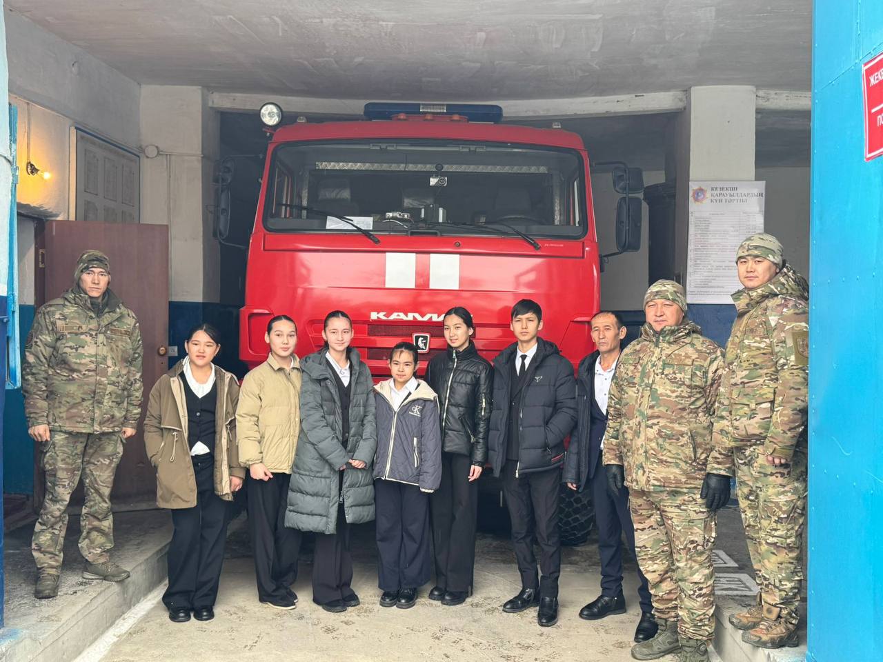 Сарыкемер мектеп-гимназиясының оқушылары құтқарушыларға алғыс білдірді