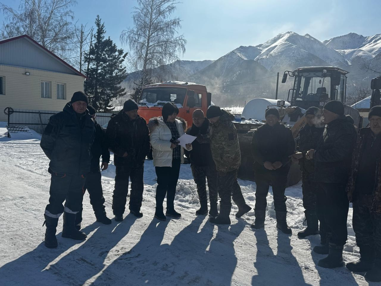 Депутат районного маслихата А.Ахметова провела встречу с рабочими &nbsp; ТОО "Шығыс Жол"&nbsp;