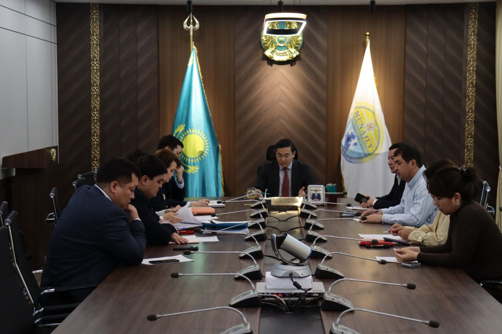 АУДАН ӘКІМІНІҢ ТӨРАҒАЛЫҒЫМЕН АУДАНДЫҚ БЮДЖЕТТІК КОМИССИЯСЫНЫҢ КЕЗЕКТІ ОТЫРЫСЫ ӨТТІ