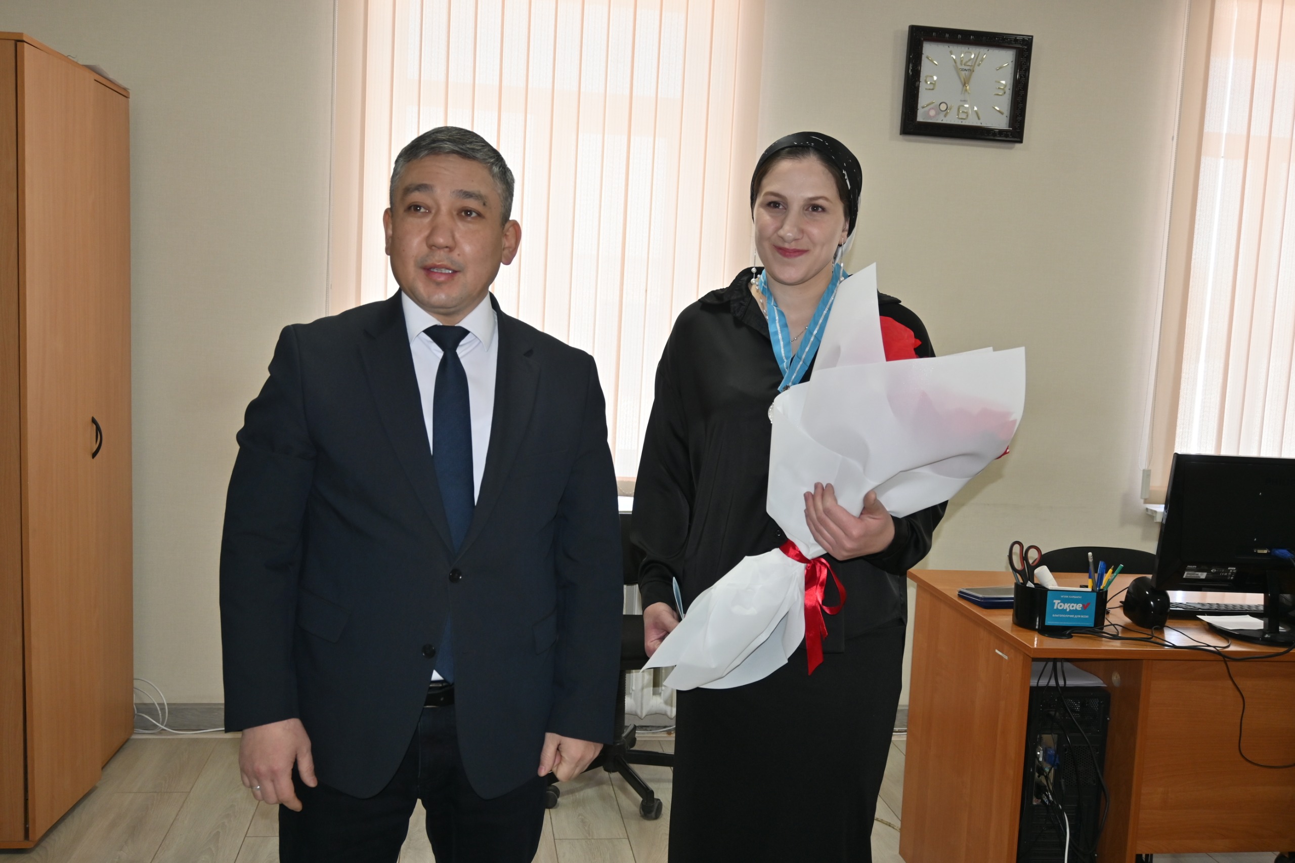 Көп балалы анаға «Күміс алқа» салтанатты түрде табыс етілді