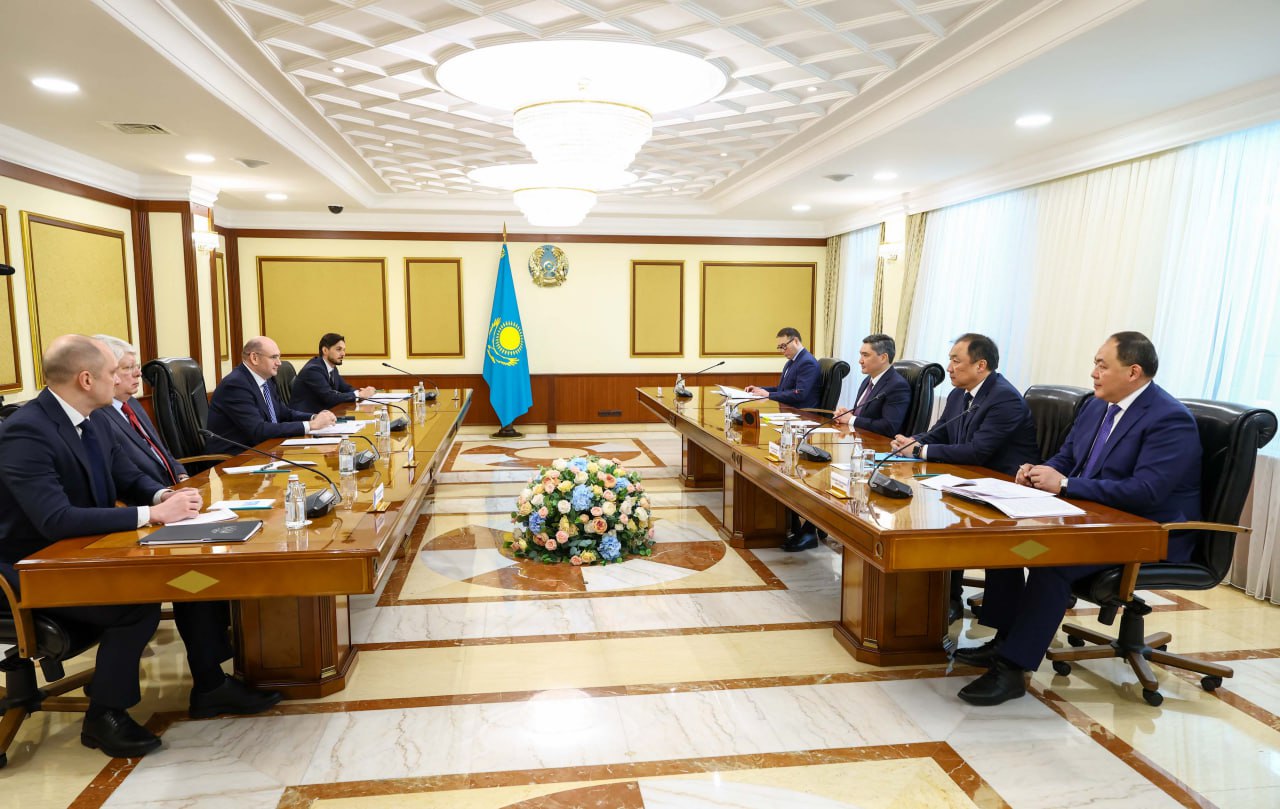 Олжас Бектенов обсудил с губернатором Оренбургской области РФ Евгением Солнцевым вопросы приграничного сотрудничества