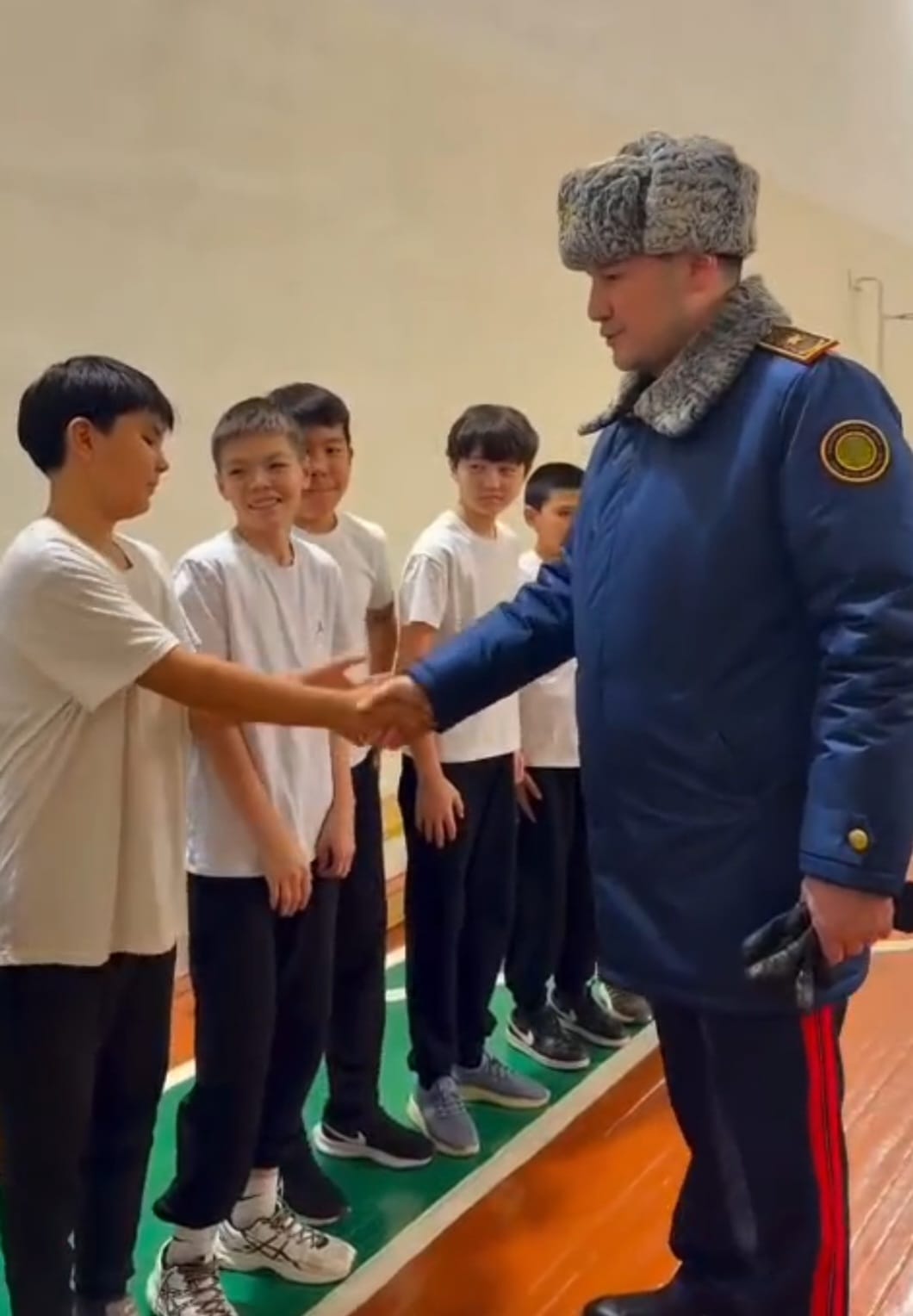 Заң мен тәртіп. Балалардың қауіпсіздігі – басты назарда: Полиция департаментінің бастығы Ақтөбе мектептерін тексерді