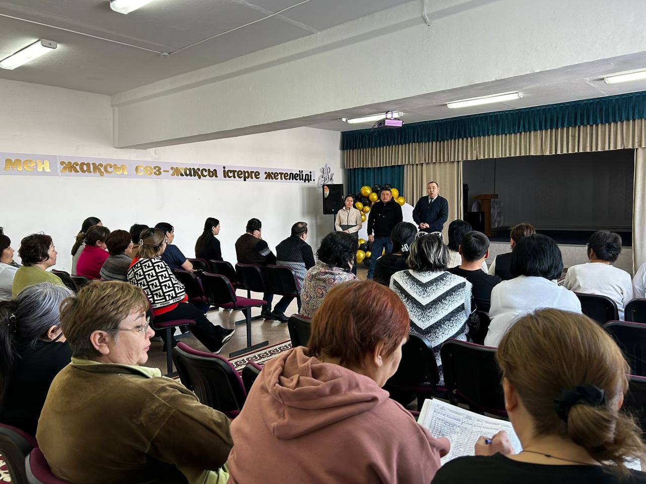 Достық  және Ертіс ауылдық округітерінің әкімшілік және ветеринария саласының мамандары Шақаман жалпы орта білім беретін мектебінің ұжымымен «Төрт түлік» мобильдік қосымшасы бойынша түсіндіру жұмыстарын жүргізді