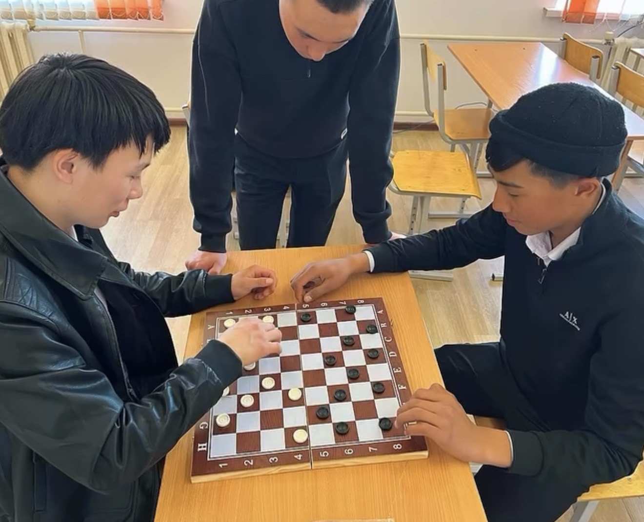 Мектеп оқушылары арасында дойбы жарысы өтті