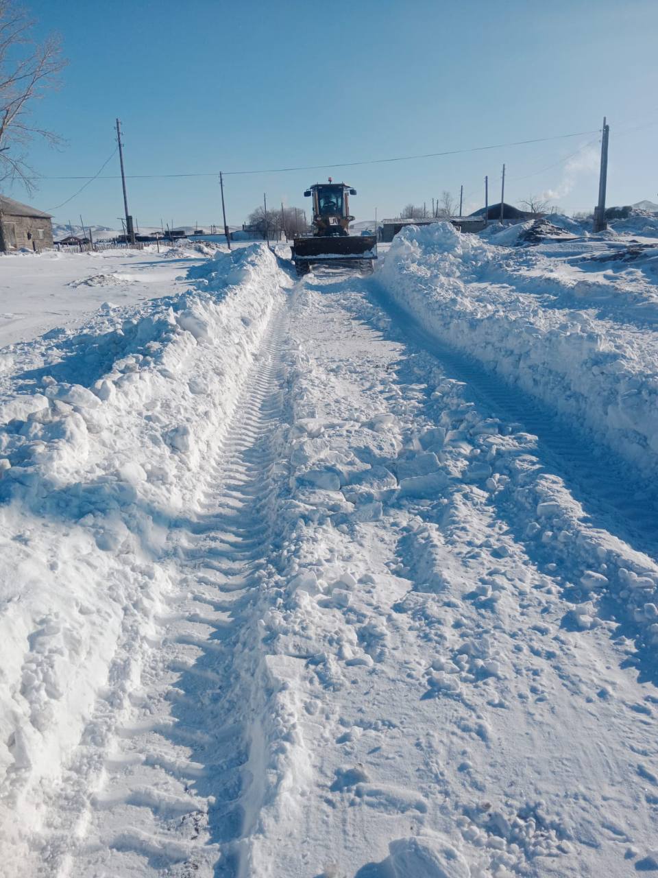Алғабас ауылдық округінде ауылға кіре беріс және шығу жолдары, сондай-ақ ауылдың 8 көшесі мен қатты тұрмыстық қалдықтар төгілетін полигон аймағы қардан тазартылды