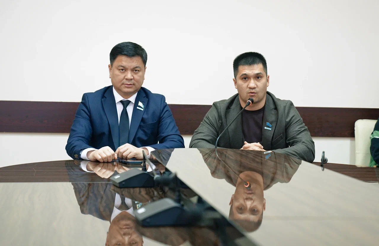 АКАДЕМИЯ ҰЖЫМЫНА ЖАҢА КОНСТИТУЦИЯНЫҢ МӘН-МАЗМҰНЫ ТҮСІНДІРІЛДІ