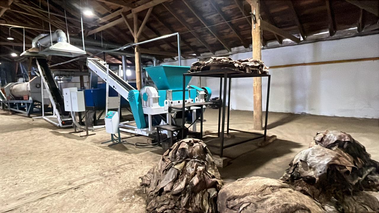 ЖӘНІБЕК АУДАНЫНДА ТЕРІ ӨҢДЕЙТІН ЗАУЫТ ІСКЕ ҚОСЫЛДЫ