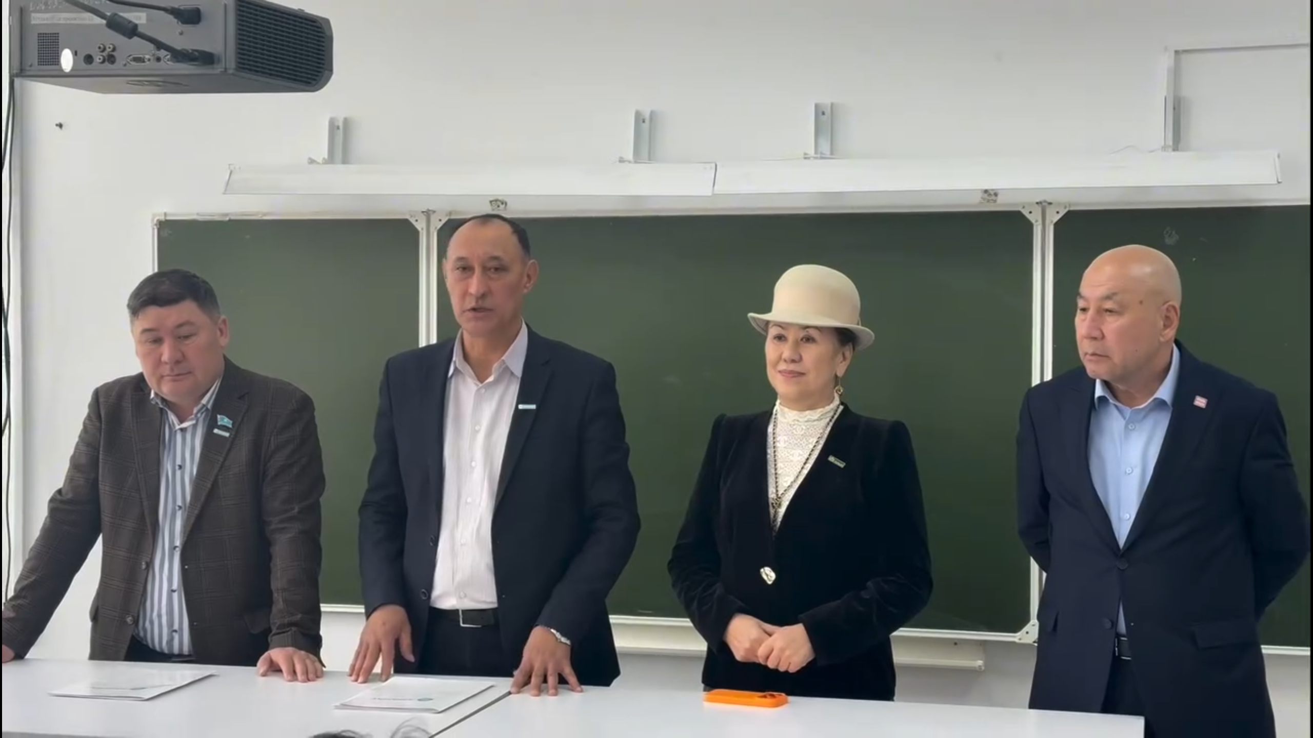 Айдарлы ауылының №2 орта мектеп ұжымымен Конституция жобасы талқыланды