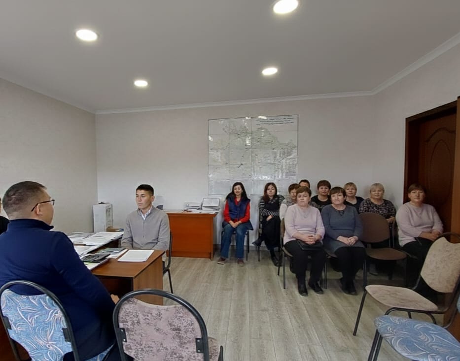 Еңбек ұжымдарымен кездесу