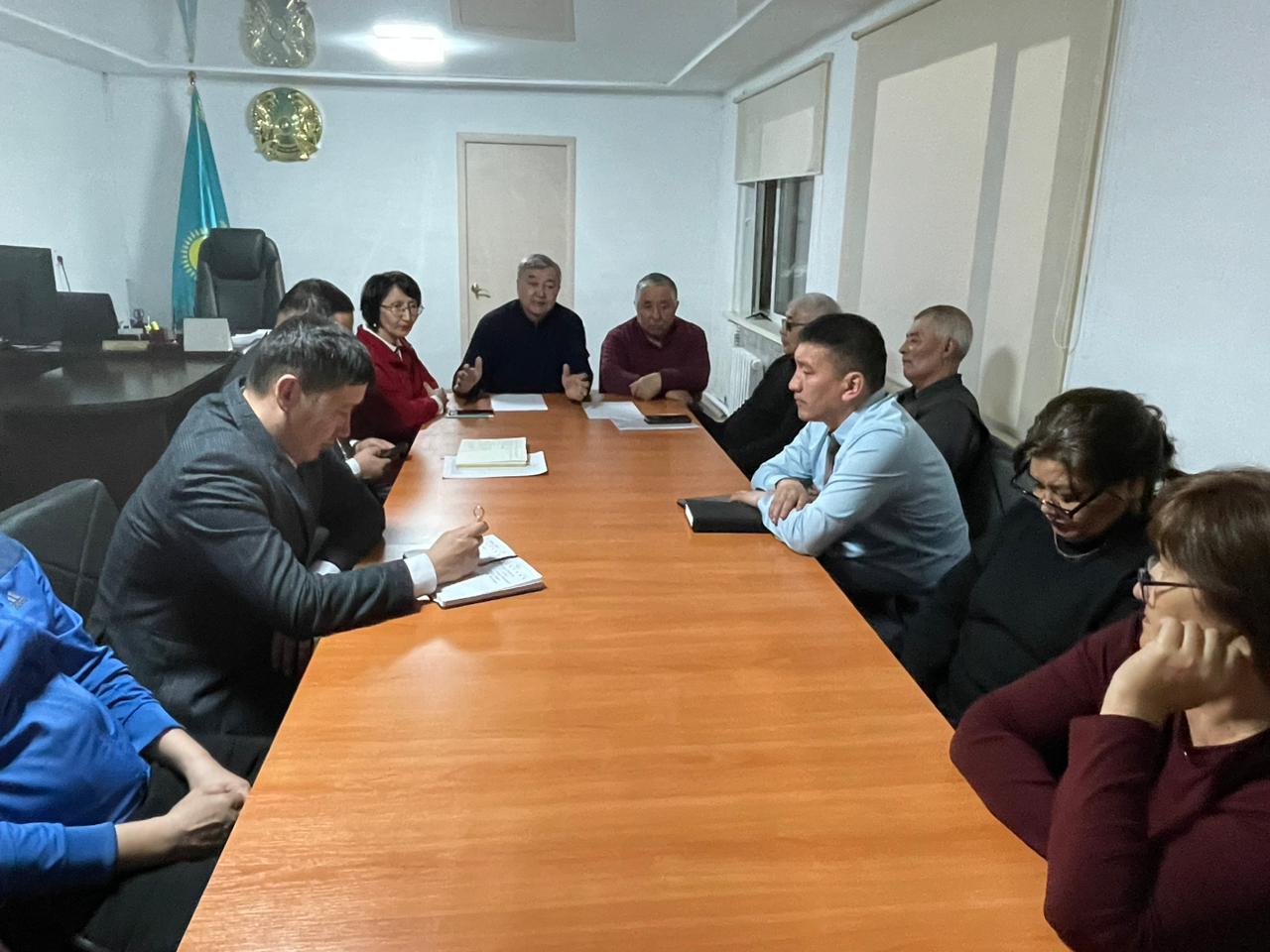 26 февраля в селе Аксу-Аюлы состоялась встреча представителей районного коалиции с руководителями и коллективами крестьянских и фермерских хозяйств по разъяснению проекта новой Конституции Республики Казахстан