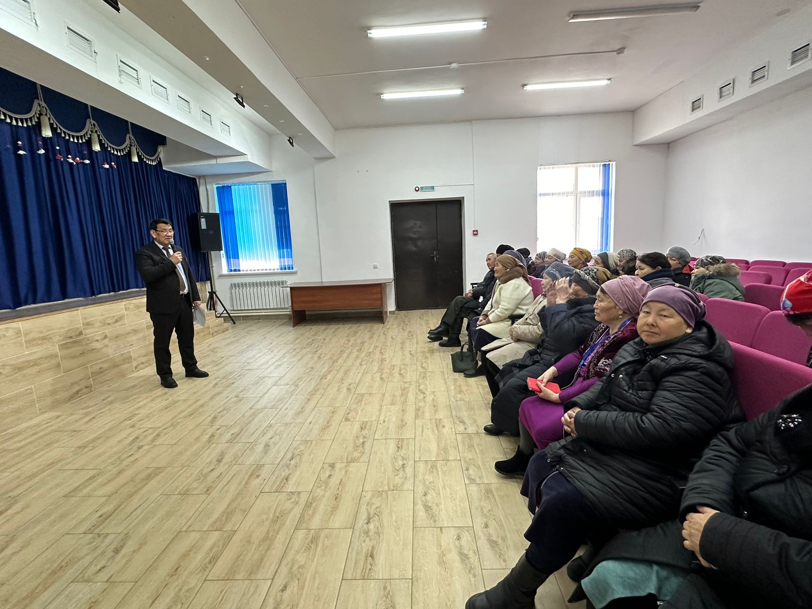 Кеңес ауылдық клубында кездесу өтті