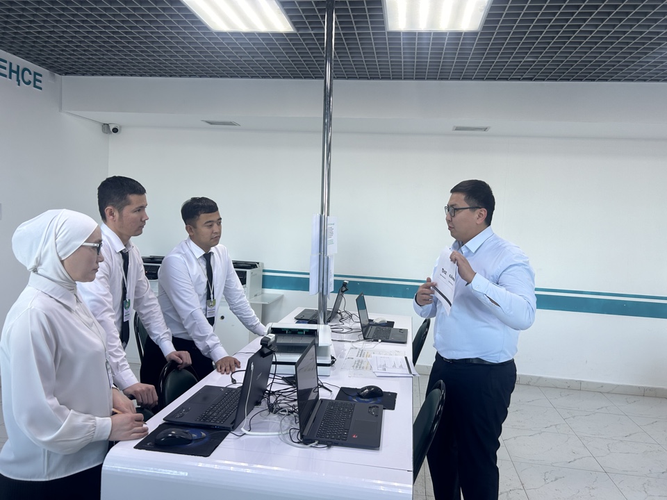 ҚР ДСМ Медициналық және фармацевтикалық бақылау комитетінің Ақтөбе облысы бойынша департаменті «Азаматтарға арналған үкімет» мемлекеттік корпорациясы» КЕАҚ Ақтөбе облысының филиалында халыққа қызмет көрсету орталығында қызметкерлерімен семинар өткізді.